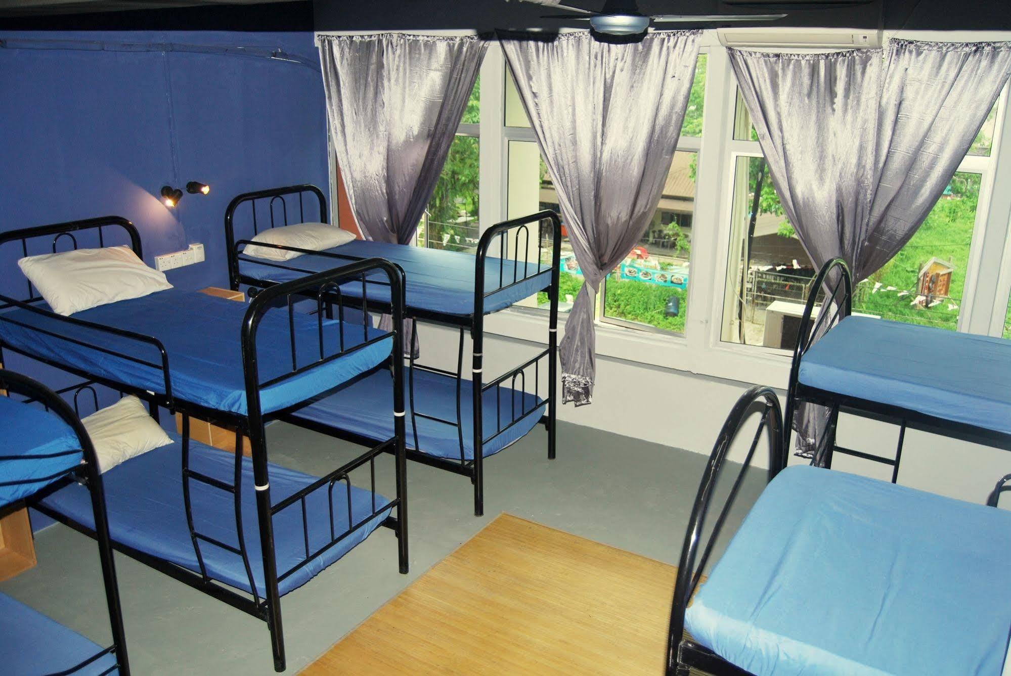 Borneo Sweet Guesthouse Kuching Bagian luar foto