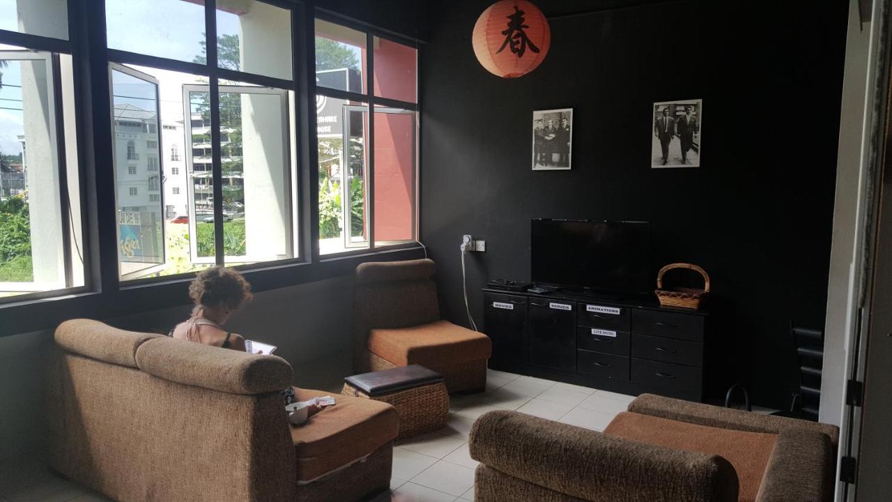 Borneo Sweet Guesthouse Kuching Bagian luar foto